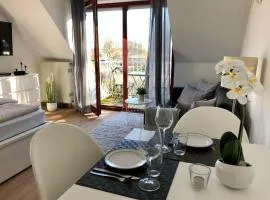 Ferienwohnung-Mary-Poppins-mit-Balkon-zwischen-Strand-Wald-Wiese-im-Suedosten-der-Insel-Ruegen