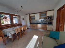 NUOVISSIMO BILOCALE PALAZZINA VENERI，位于科戈洛的酒店