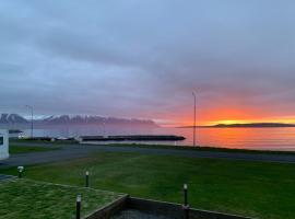 Waterfront Fjord House, orlofshús/-íbúð í Litli-Árskógssandur