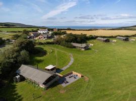 Worms Head - Safari Tent - Llangennith, Hotel in Llangynydd