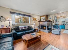 Getaway Condo, hotel in Warrensburg