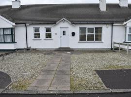 Holiday Home- Portballintrae, rumah percutian di Portballintrae