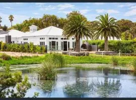 Luxurious Portsea Lakehouse