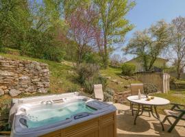 Gite des Marronniers-gitesdesbalcons-com, holiday home in Dizimieu