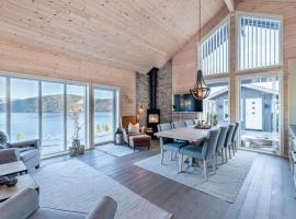 Modern cabin with panoramic view of the Nisser See, cottage in Trontveit