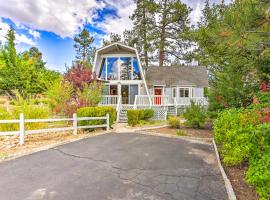Château Forêt with Hiking Trail Access Nearby, country house in Big Bear City