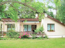 Cozy Home In Biskupice With Wifi, casa de temporada em Biskupice