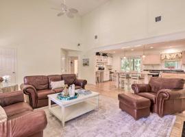 Classy Getaway with Deck and Yard Less Than 1 Mi to Beach, Ferienhaus in Riverhead