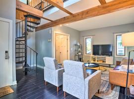 Minneapolis Townhome with Loft Less Than 3 Mi to Dtwn!, hôtel à Minneapolis