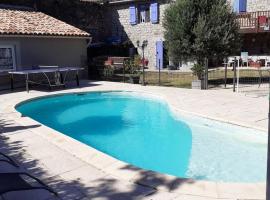 Villa de 5 chambres avec piscine privee jardin clos et wifi a Chandolas, hotel sa parkingom u gradu Chandolas