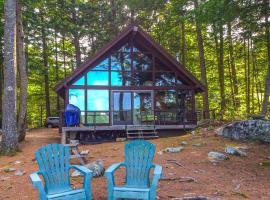 Lake Waukewan Chalet, hotel em Meredith