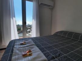 Departamento con COCHERA - Santa Fe, hotell i Santa Fe