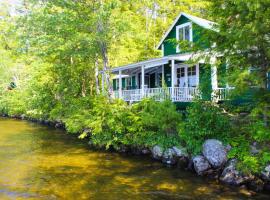 Cottage on Geneva Point, hotel with parking in Moultonborough