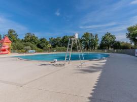 Capfun 5 stars 64 m with pool and terrace, hotel v destinaci Lanton