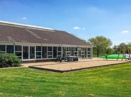 6 person holiday home on a holiday park in Hemmet