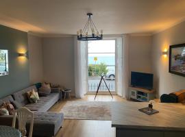 Newton Croft Tenby overlooking North Beach, hotel in United Kingdom