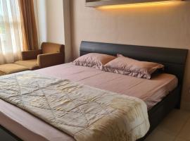 Cozy Lifestyle Apartment in Saveria Apartment, Tangerang Selatan, апартамент в Samporo