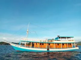 KOMODO BOAT CHARTER