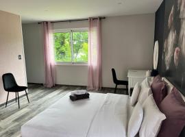 Chez Saliha et Serge, povoljni hotel u gradu 'Lamarche-sur-Saône'