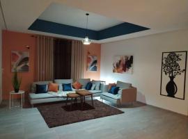 Splendide Villa Safari avec piscine, hotel in Tamraght Ouzdar