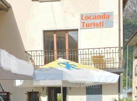 Turisti, hotel a Cevio