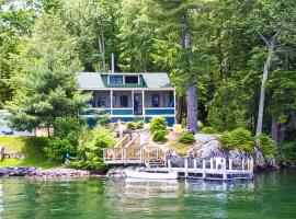 Lake Winnipesaukee's Charmer，Alton Bay的Villa