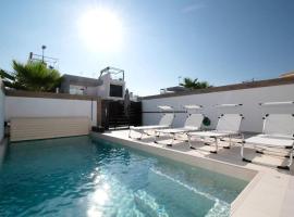 Magnifique villa avec piscine privée chauffée, hotel con estacionamiento en Benijófar