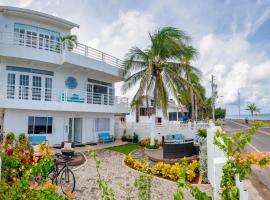 By The Sea Guest House, romantic hotel in San Andrés