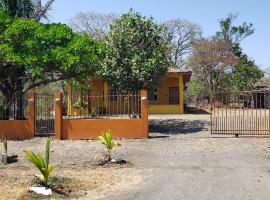 cabañas playa guanico, bed and breakfast en Tonosí