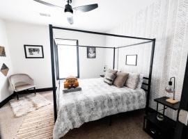 Cozy & Stylish Home in Downtown Atlanta, hotel perto de MARTA-Hamilton E. Holmes Station, Atlanta