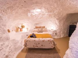 Daybreak Dugout Luxury Underground House, rumah kotej di White Cliffs