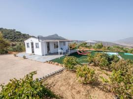 Awesome Home In El Gastor With Kitchen, Hotel in El Gastor