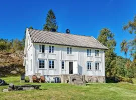 3 Bedroom Beautiful Home In Bjelland