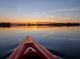 Hausboot auf dem Wangermeer, boat in Wangerland