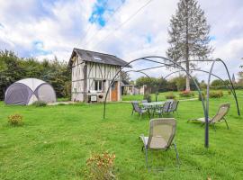 Nice Home In Le Theil-en-auge With Outdoor Swimming Pool, Heated Swimming Pool And 1 Bedrooms, hotel Le Theil-en-Auge városában