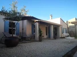 Gîte paisible aux pieds des Alpilles, parking privé