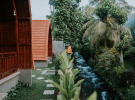 Kubu River View, hotel cerca de Cascadas Gitgit, Ambengan