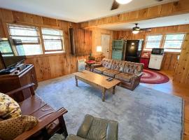 Bay Road Beach Day, Hotel in Moultonborough