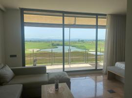 Moderno apartamento en Empordà Golf, hotel en Gualta