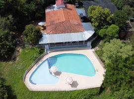 Laureana Hotel Campestre, cottage in Agua de Dios