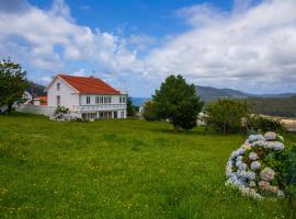 Beachfront Surf & Remote Work House, cheap hotel in Valdoviño