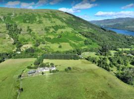 Exclusive private estate cottage, hotel in Lochearnhead