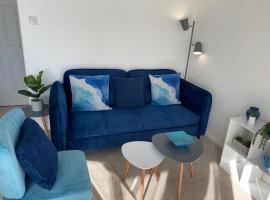 Close to beach. Two bed compact flat., hotel u gradu Hanstenton