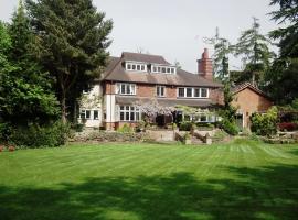 Coach house, vacation rental in Woking