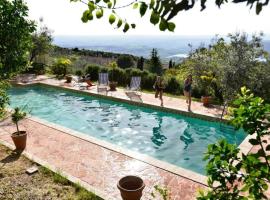 Villa Podere Antico con piscina, hotel em Civitella Del Lago