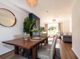 3 Bedrooms house ideal for long Stays!, hotel u gradu 'Southampton'