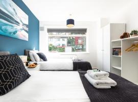 3 Bedrooms house ideal for long Stays!, hotel cerca de Centro de actividades al aire libre Woodmill, Southampton