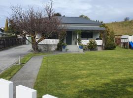 Ludstone Villa - A charming family home, vacation home in Kaikoura