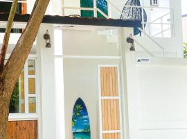 Moodhu Surf House, hotelli kohteessa Himmafushi