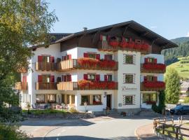 Hotel Dolomiten: Monguelfo şehrinde bir otel